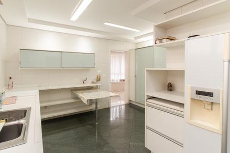 Casa de condomínio para alugar com 500m², 3 quartos e 6 vagasCozinha