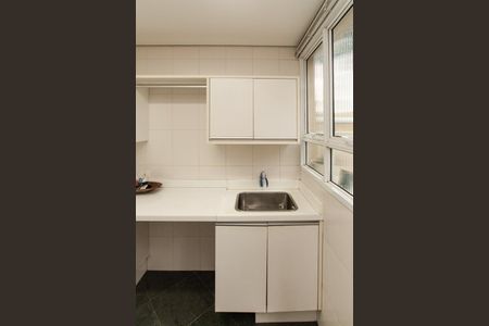 Casa de condomínio para alugar com 500m², 3 quartos e 6 vagasÁrea de Serviço