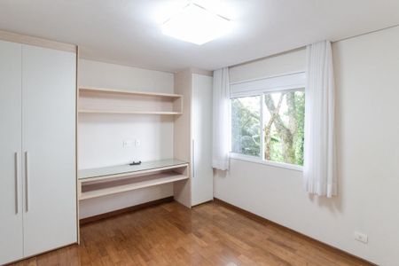 Casa de condomínio para alugar com 500m², 3 quartos e 6 vagasSuíte 3