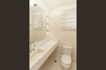 Casa de condomínio para alugar com 500m², 3 quartos e 6 vagasSala - Lavabo