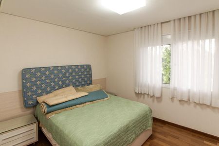 Casa de condomínio para alugar com 500m², 3 quartos e 6 vagasSuíte 2