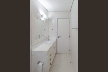 Casa de condomínio para alugar com 500m², 3 quartos e 6 vagasBanheiro da Suíte 3