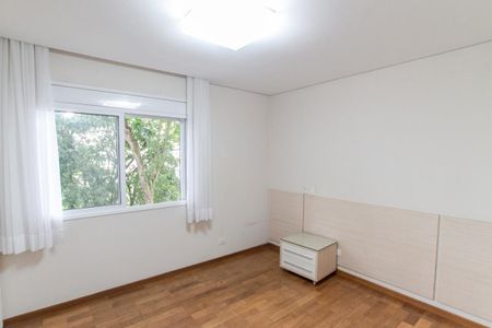 Casa de condomínio para alugar com 500m², 3 quartos e 6 vagasSuíte 3