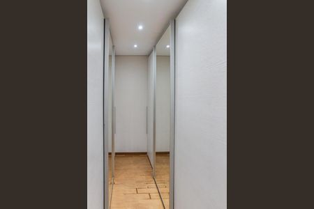 Casa de condomínio para alugar com 500m², 3 quartos e 6 vagasSuíte 1 - Closet