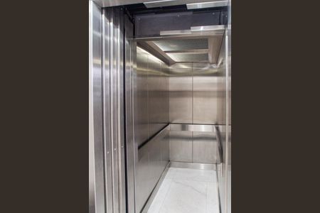 Casa de condomínio para alugar com 500m², 3 quartos e 6 vagasElevador 