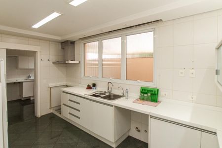 Casa de condomínio para alugar com 500m², 3 quartos e 6 vagasCozinha