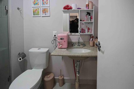 Apartamento à venda com 121m², 3 quartos e 2 vagas Apartamento à venda com 121m², 3 quartos e 2 vagasBanheiro da Suite 03