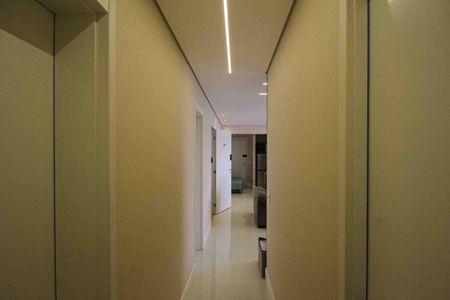 Apartamento à venda com 121m², 3 quartos e 2 vagas Apartamento à venda com 121m², 3 quartos e 2 vagasCorredor