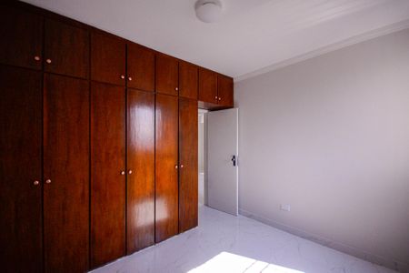 Quarto 2 de apartamento para alugar com 2 quartos, 50m² em Vila Vermelha, São Paulo