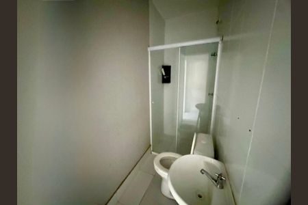 Banheiro de kitnet/studio para alugar com 1 quarto, 30m² em Parque Continental Ii, Guarulhos