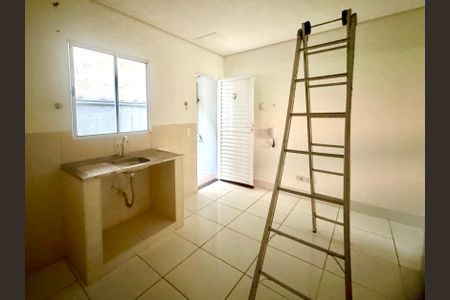 Cozinha de kitnet/studio para alugar com 1 quarto, 30m² em Parque Continental Ii, Guarulhos
