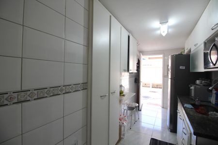 Casa de condomínio para alugar com 220m², 3 quartos e 1 vagaCozinha