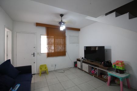 Casa de condomínio para alugar com 220m², 3 quartos e 1 vagaSala