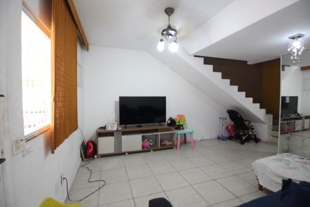 Casa de condomínio para alugar com 220m², 3 quartos e 1 vagaSala