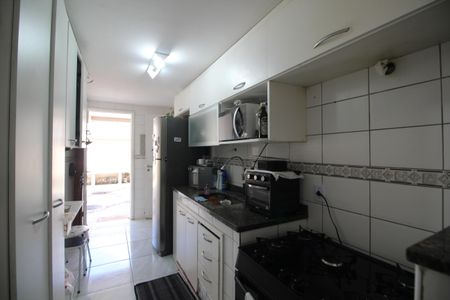 Casa de condomínio para alugar com 220m², 3 quartos e 1 vagaCozinha