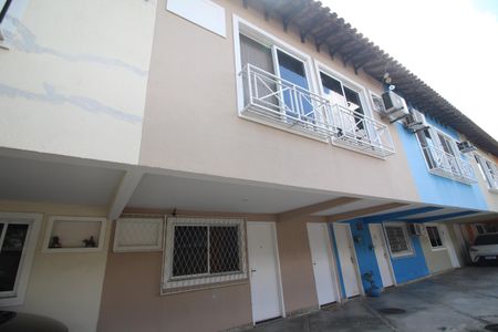 Casa de condomínio para alugar com 220m², 3 quartos e 1 vagaFachada