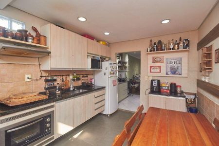 Cozinha de casa de condomínio para alugar com 2 quartos, 84m² em Morro Santana, Porto Alegre