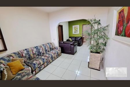 Casa à venda com 4 quartos, 263m² em São João Batista, Belo Horizonte