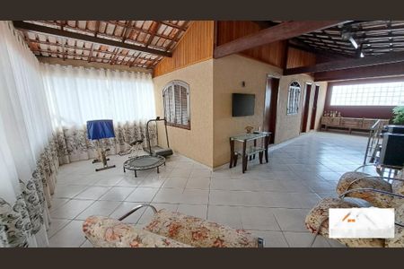 Casa à venda com 263m², 4 quartos e 2 vagas