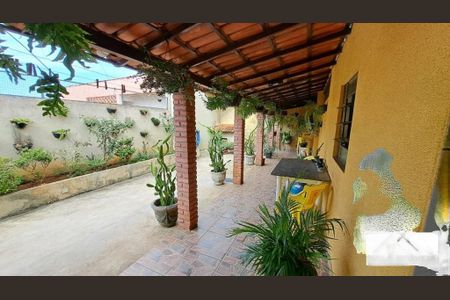 Casa à venda com 263m², 4 quartos e 2 vagas