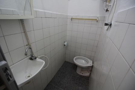Banheiro de casa para alugar com 1 quarto, 72m² em Curicica, Rio de Janeiro