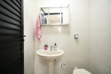 Apartamento à venda com 80m², 2 quartos e 2 vagasBanheiro da Área de Serviço