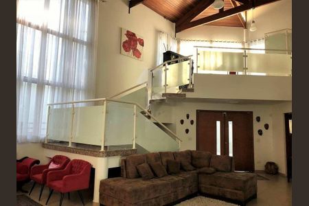 Casa de Condomínio para alugar com 5 quartos, 890m² em Nova Fazendinha, Carapicuíba