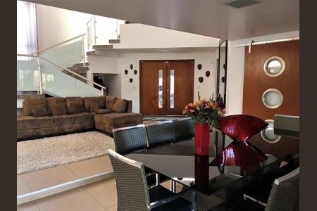 Casa de Condomínio para alugar com 5 quartos, 890m² em Nova Fazendinha, Carapicuíba