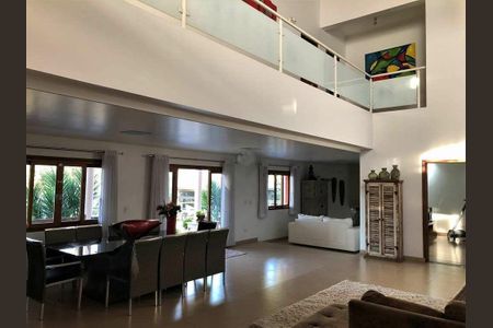 Casa de Condomínio para alugar com 5 quartos, 890m² em Nova Fazendinha, Carapicuíba