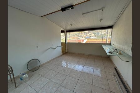 Sala de casa para alugar com 1 quarto, 63m² em Vila Valqueire, Rio de Janeiro