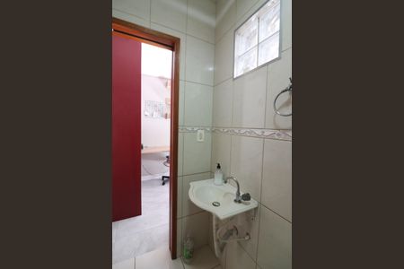 Casa à venda com 140m², 2 quartos e 1 vagaBanheiro Social