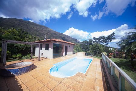 Casa de condomínio à venda com 200m², 3 quartos e 3 vagasPiscina