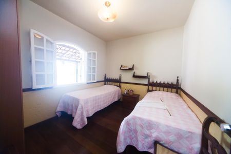 Casa de condomínio à venda com 200m², 3 quartos e 3 vagasquarto 2