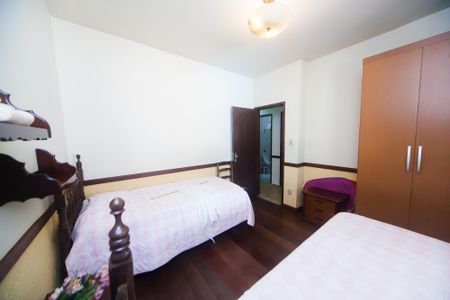 Casa de condomínio à venda com 200m², 3 quartos e 3 vagasquarto 2