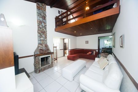 Casa de condomínio à venda com 200m², 3 quartos e 3 vagassala