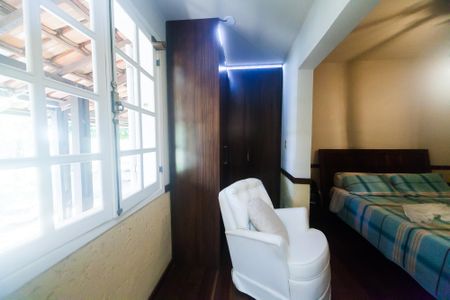 Casa de condomínio à venda com 200m², 3 quartos e 3 vagassuite 