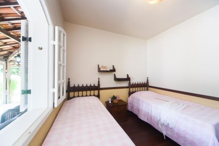 Casa de condomínio à venda com 200m², 3 quartos e 3 vagasquarto 2