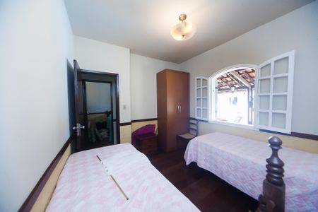 Casa de condomínio à venda com 200m², 3 quartos e 3 vagasquarto 2
