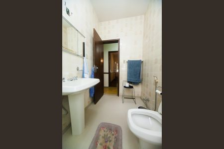 Casa de condomínio à venda com 200m², 3 quartos e 3 vagasBanheiro Social
