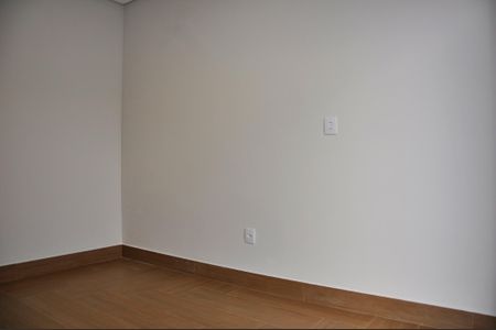 Casa para alugar com 115m², 2 quartos e 4 vagas Casa para alugar com 115m², 2 quartos e 4 vagasDetalhe - Quarto 01 com Suíte e Varanda