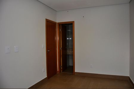 Casa para alugar com 115m², 2 quartos e 4 vagas Casa para alugar com 115m², 2 quartos e 4 vagasDetalhe - Quarto 01 com Suíte e Varanda