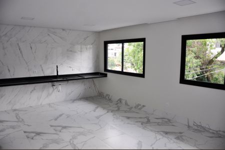 Detalhe - Sala e Cozinha de casa para alugar com 2 quartos, 115m² em Vila Mangalot, São Paulo