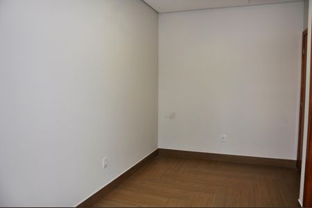 Casa para alugar com 115m², 2 quartos e 4 vagas Casa para alugar com 115m², 2 quartos e 4 vagasDetalhe - Quarto 02 com Suíte e Varanda