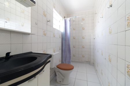 Banheiro  de casa para alugar com 1 quarto, 80m² em Vila das Merces, São Paulo