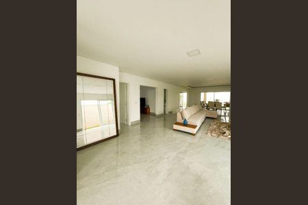 Casa de condomínio à venda com 438m², 4 quartos e 6 vagas