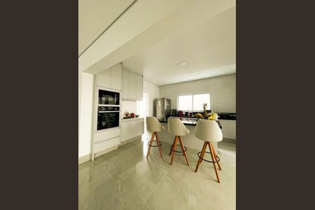 Casa de condomínio à venda com 438m², 4 quartos e 6 vagas