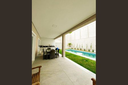 Casa de condomínio à venda com 438m², 4 quartos e 6 vagas