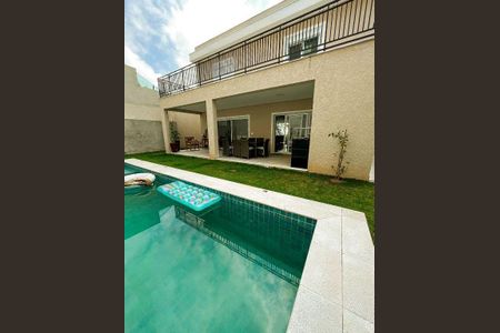 Casa de condomínio à venda com 438m², 4 quartos e 6 vagas