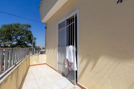 Casa à venda com 100m², 3 quartos e 2 vagas Casa à venda com 100m², 3 quartos e 2 vagasVaranda