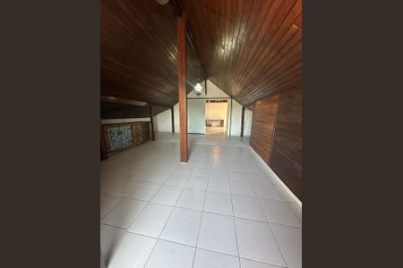 Casa de Condomínio para alugar com 3 quartos, 380m² em Rio do Ouro, São Gonçalo